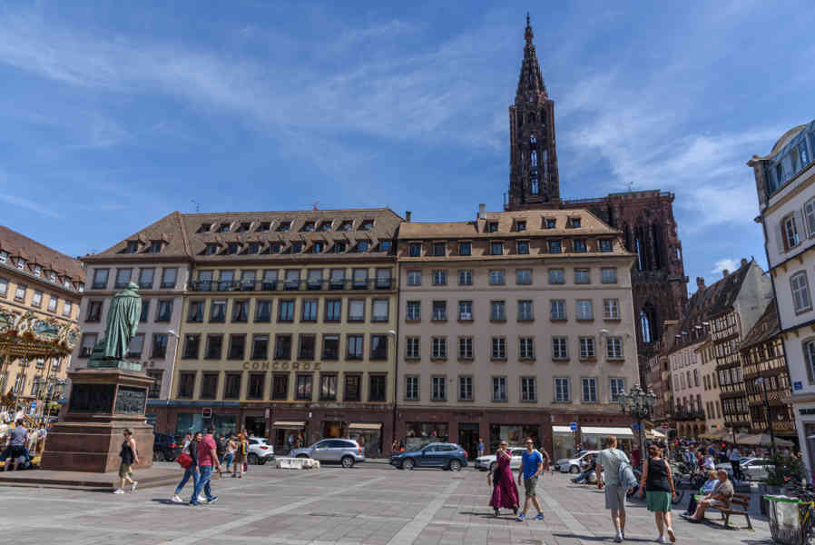 Francia - Alsacia 094 - Estrasburgo - plaza Gutenberg.jpg